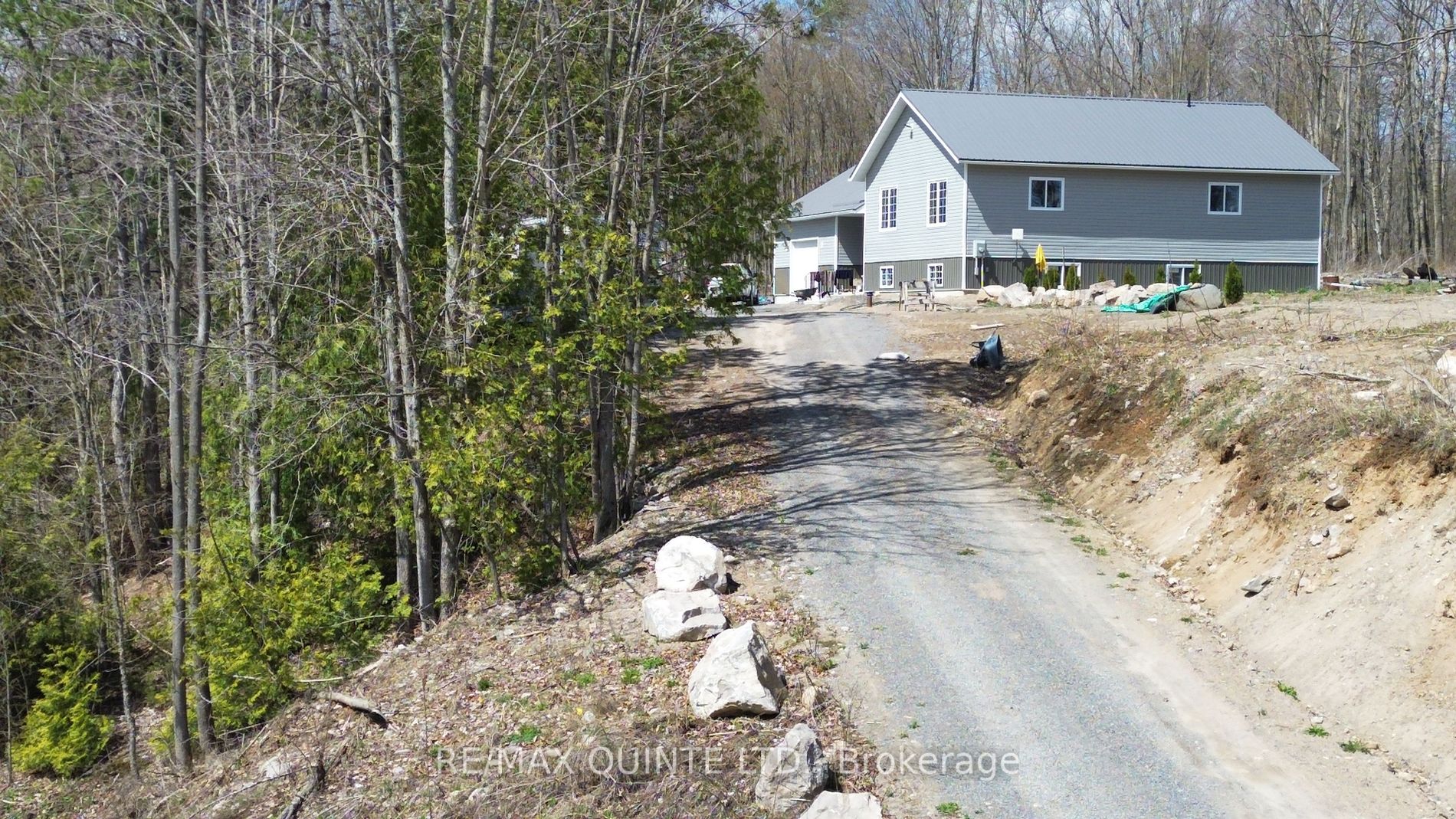 325 Douglas Road W