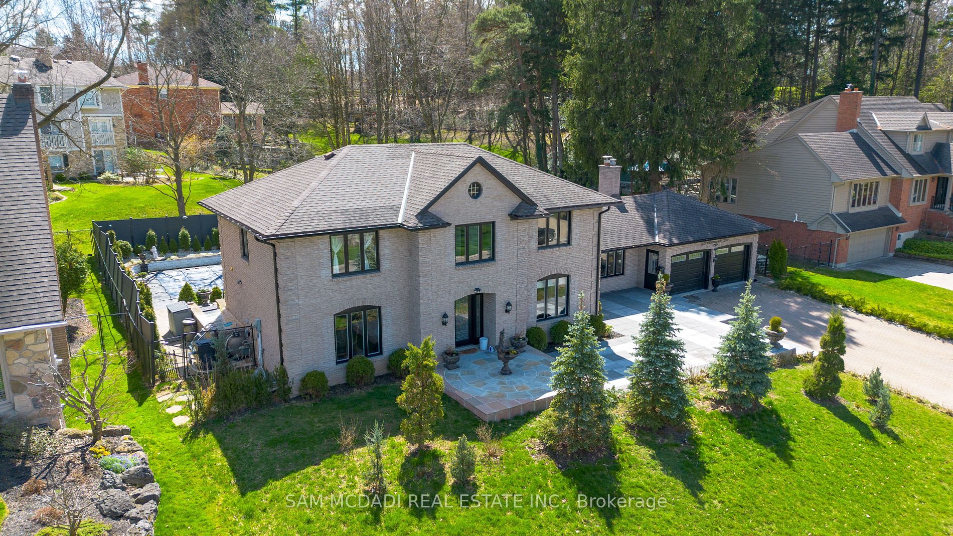 28 Stonegate Dr, (MLS® X8331744) See this detached house for sale