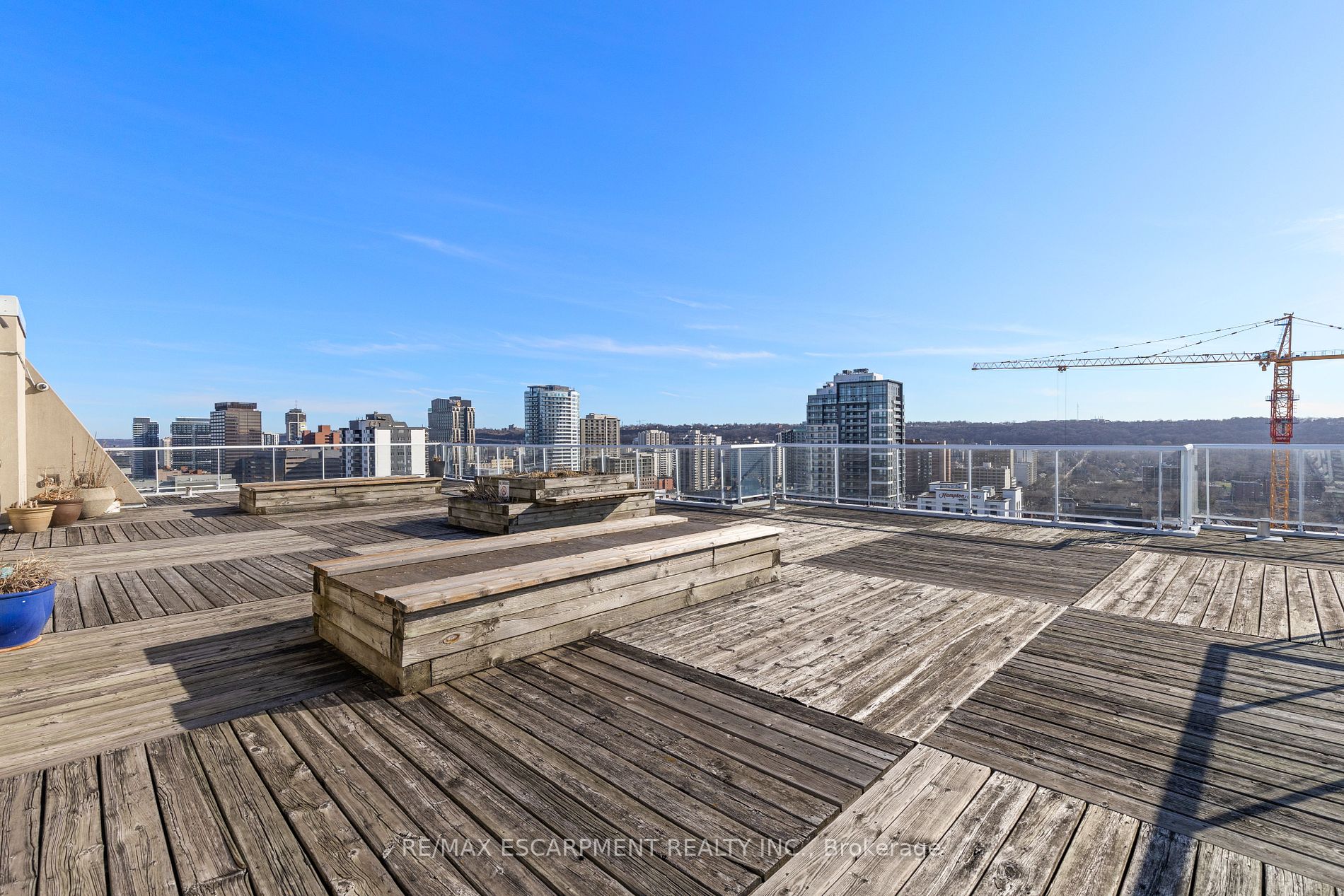 75 Queen St N, #603