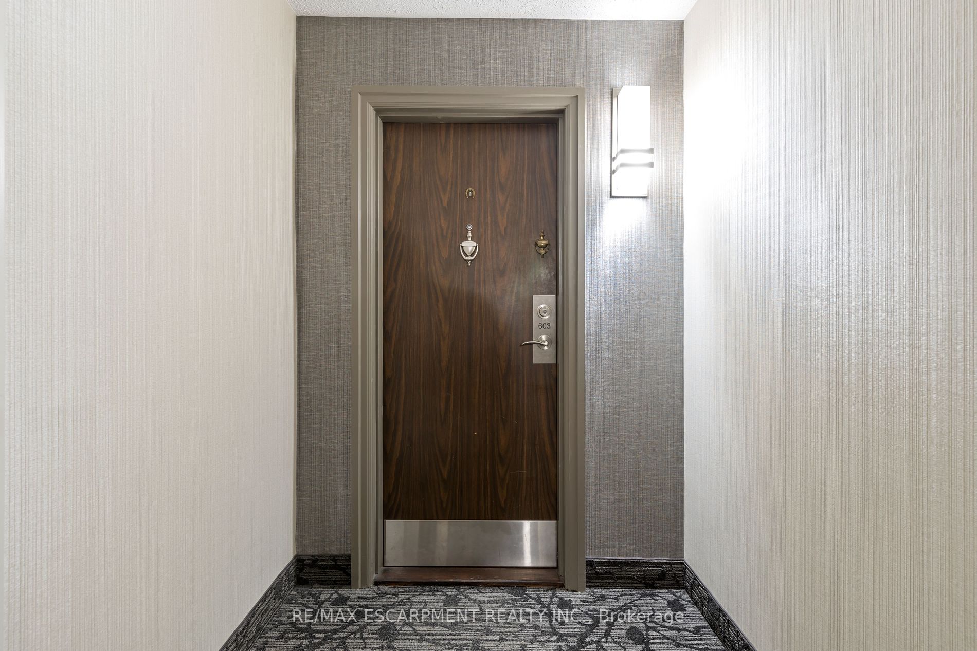 75 Queen St N, #603