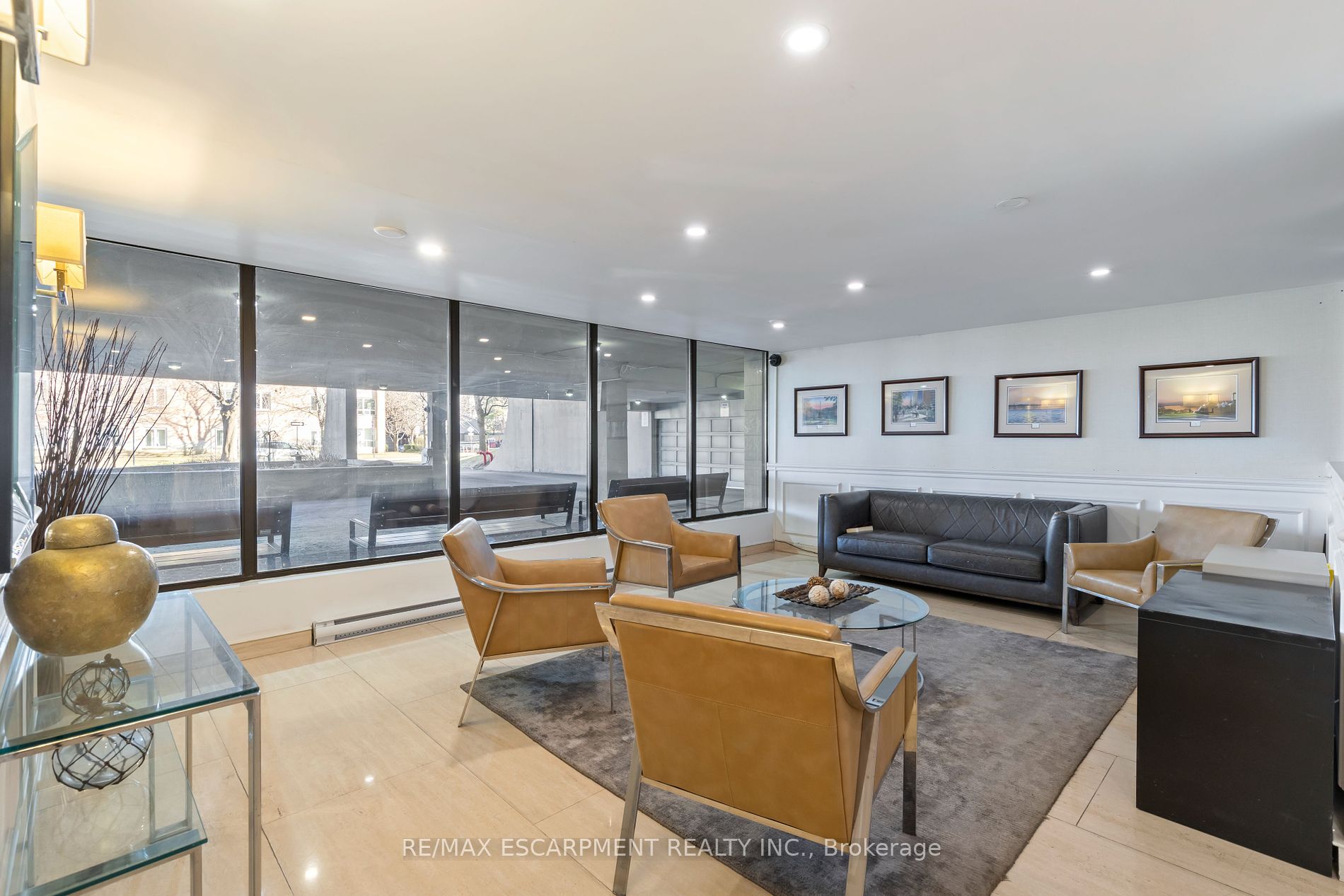 75 Queen St N, #603