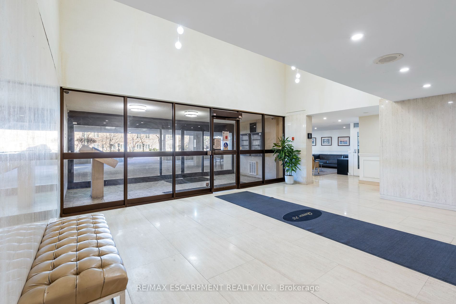 75 Queen St N, #603