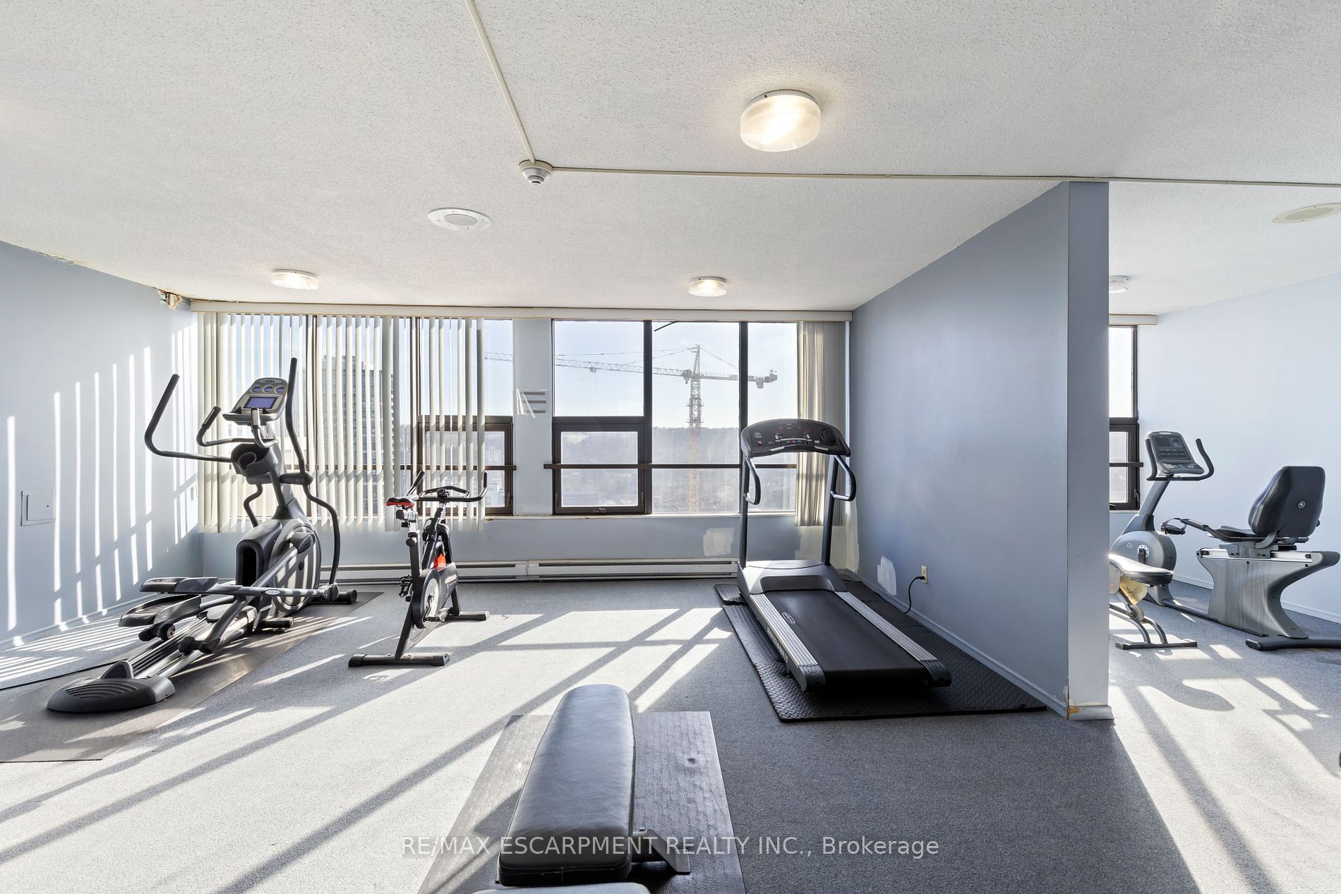 75 Queen St N, #603