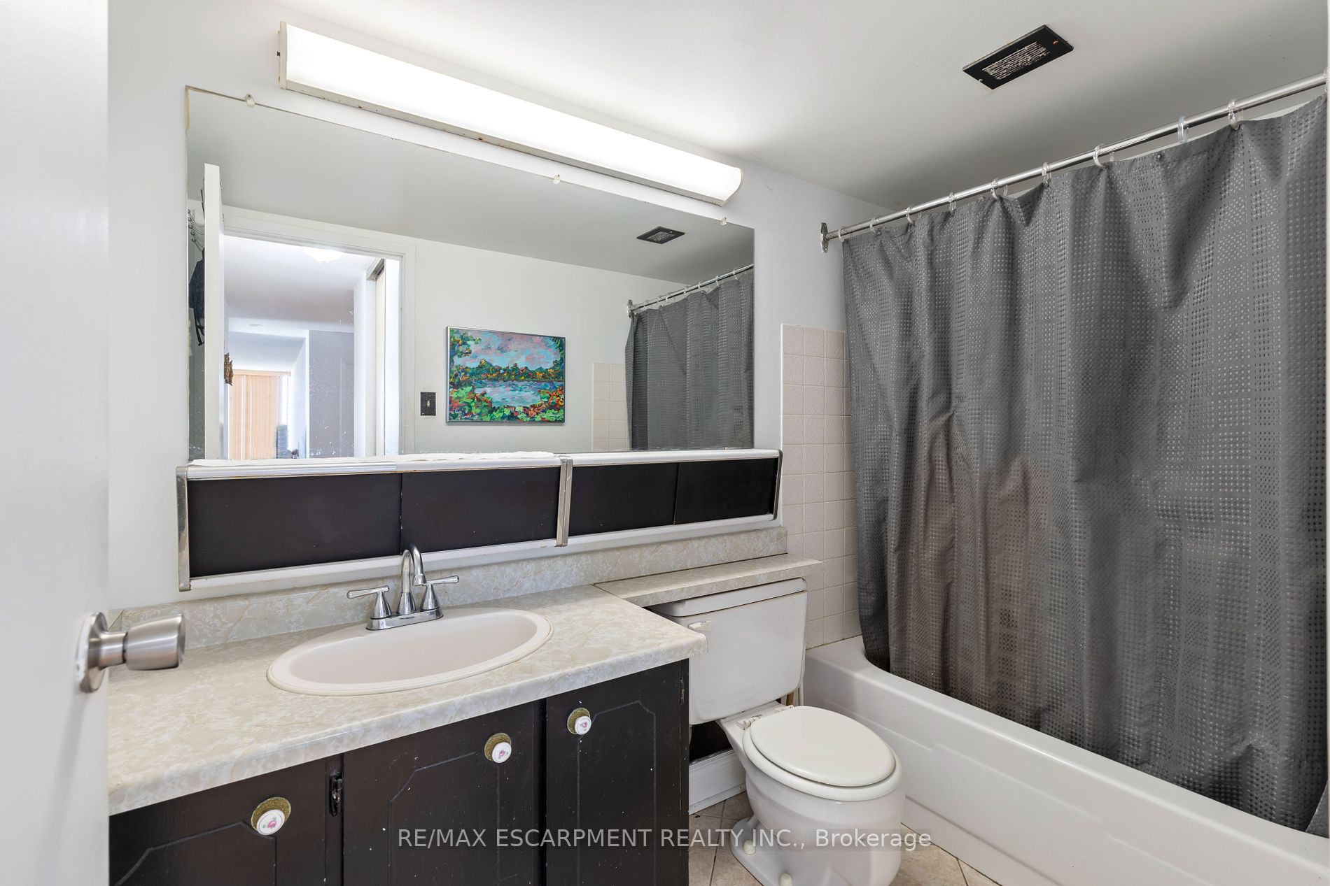 75 Queen St N, #603