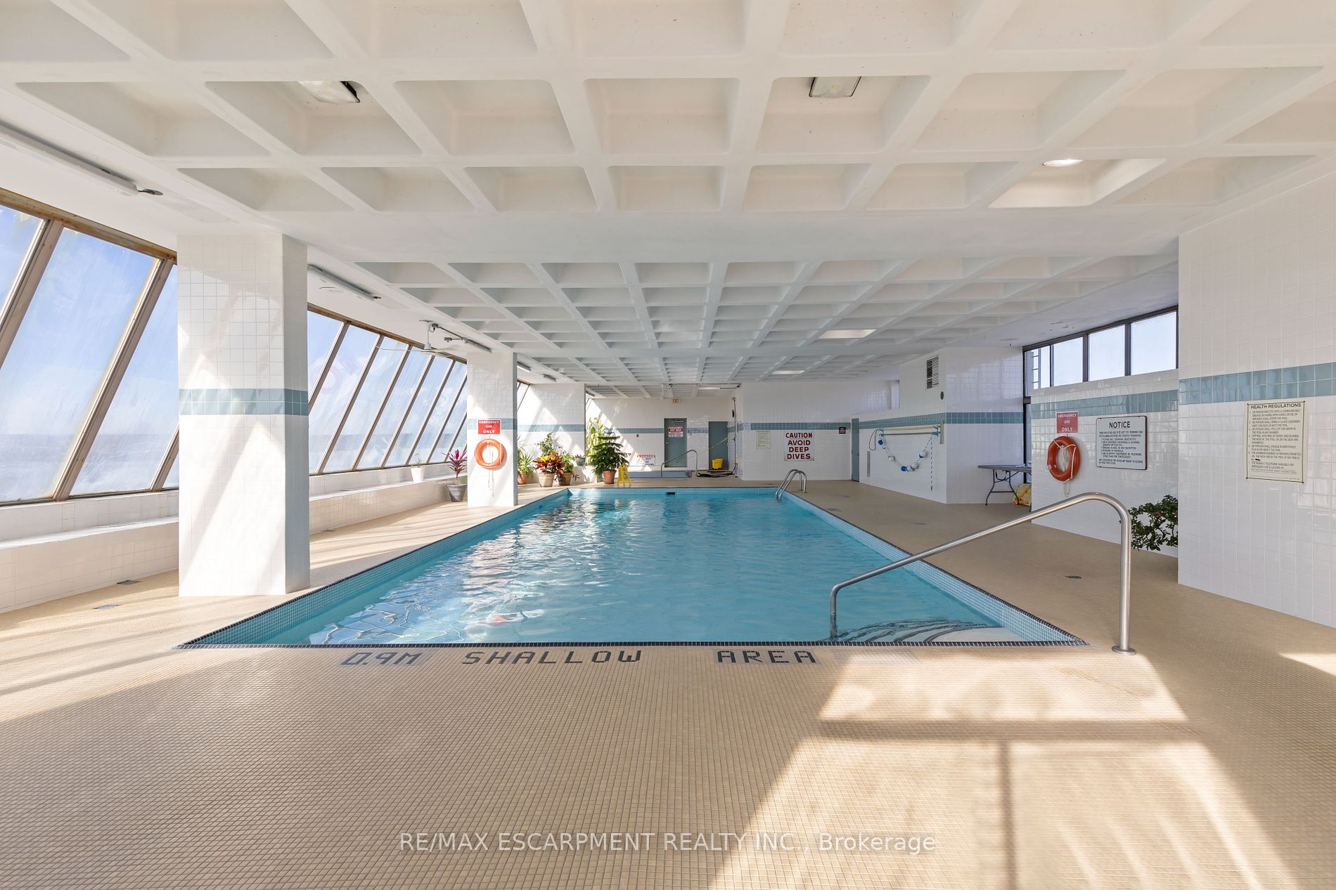 75 Queen St N, #603