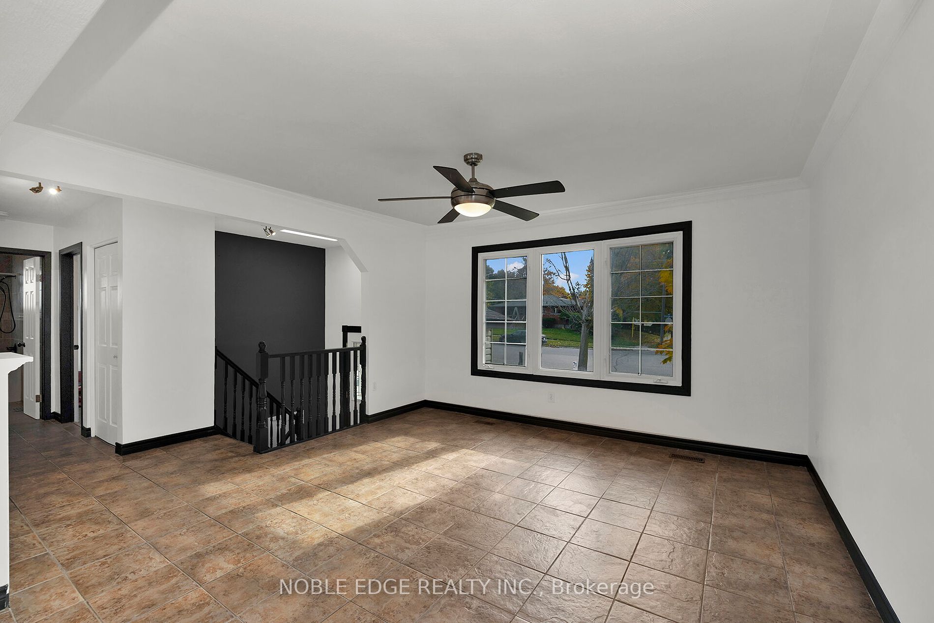 560 Woodlawn Road E
