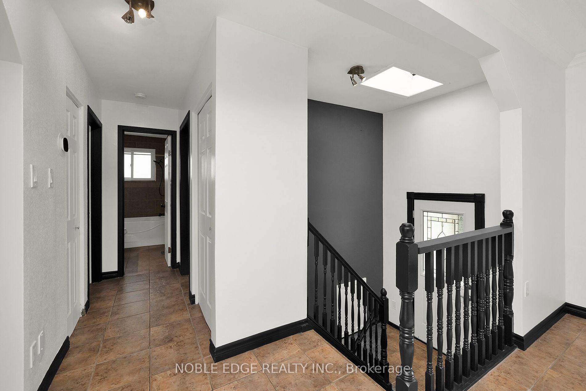 560 Woodlawn Road E