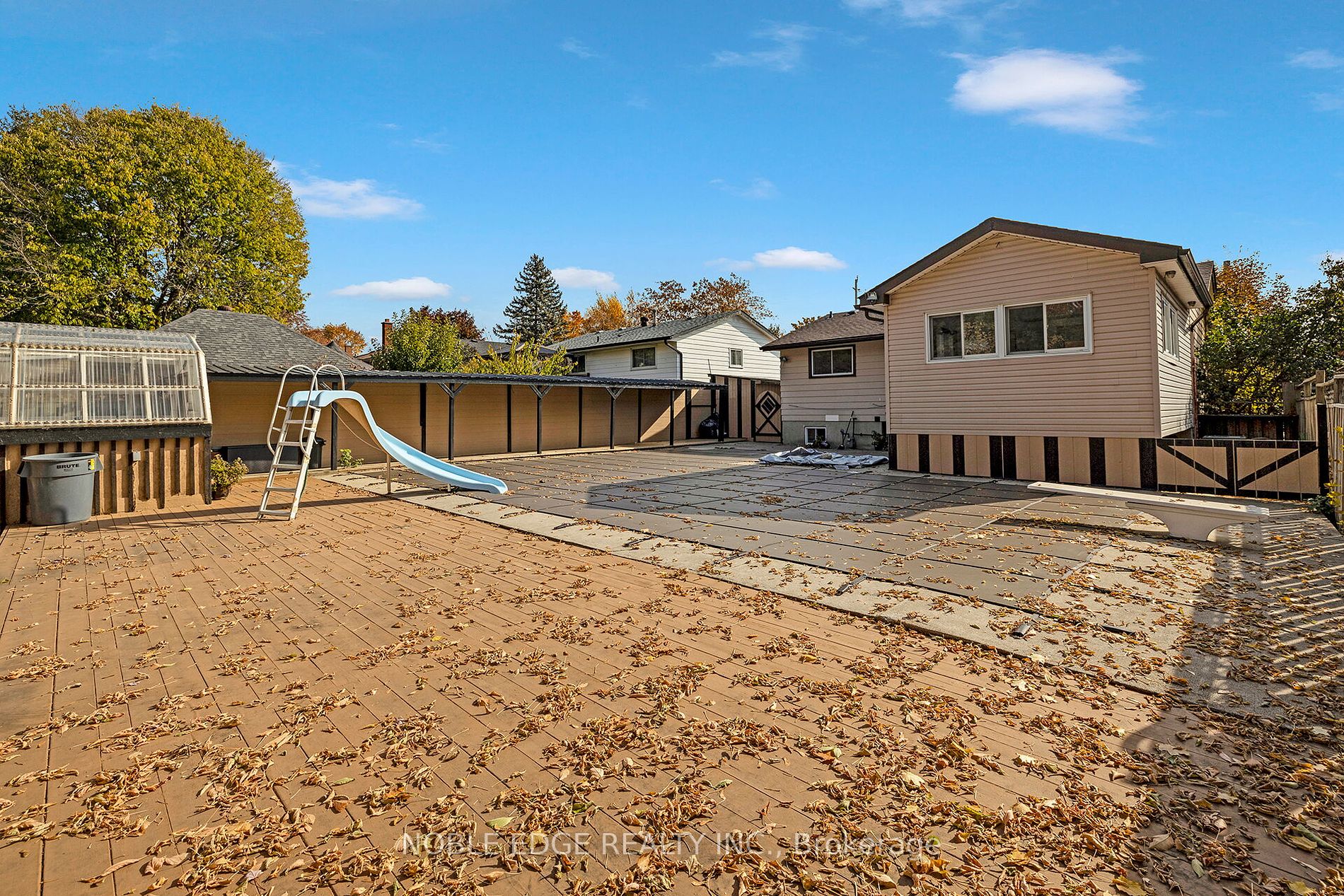 560 Woodlawn Road E