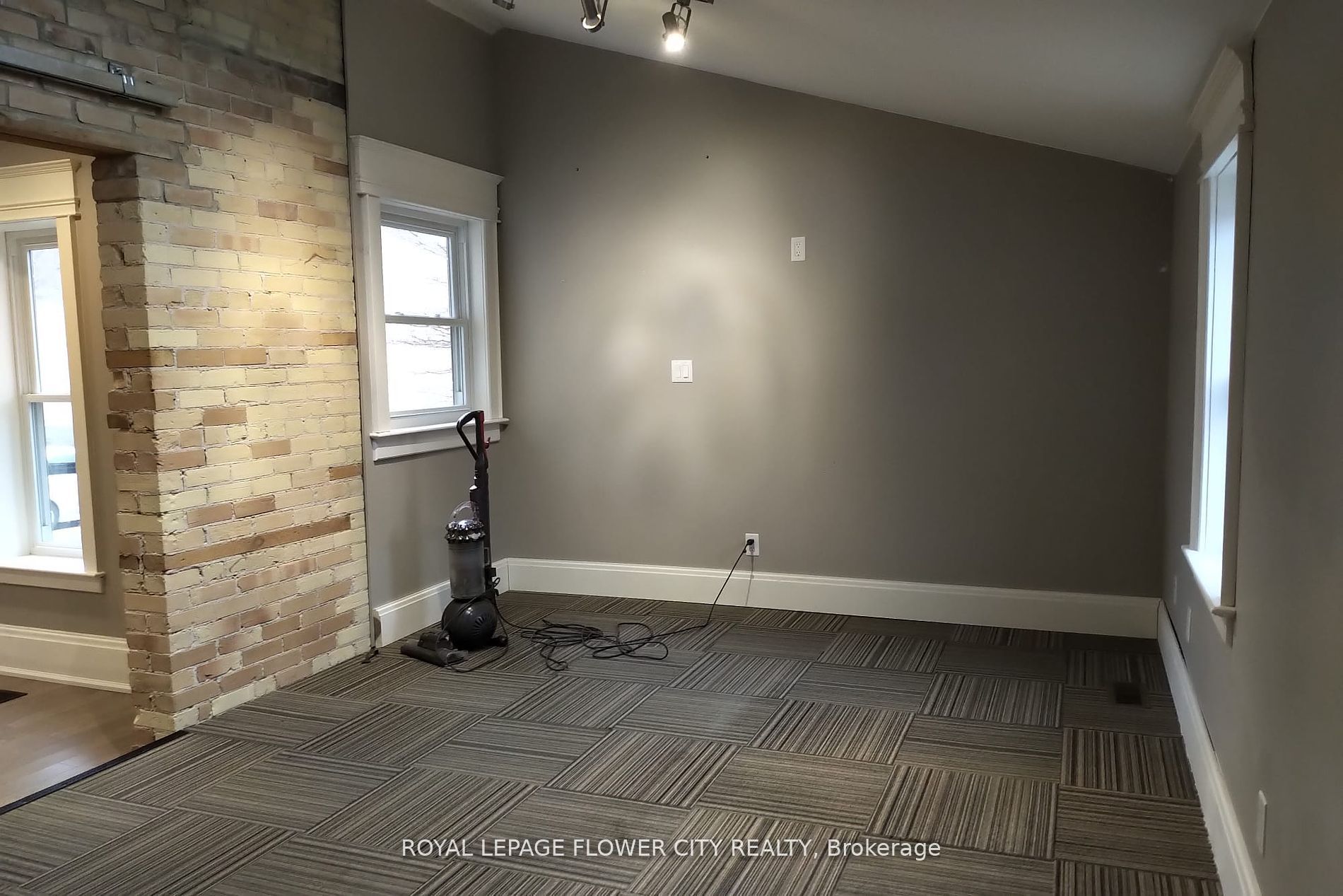 45 Princess St E