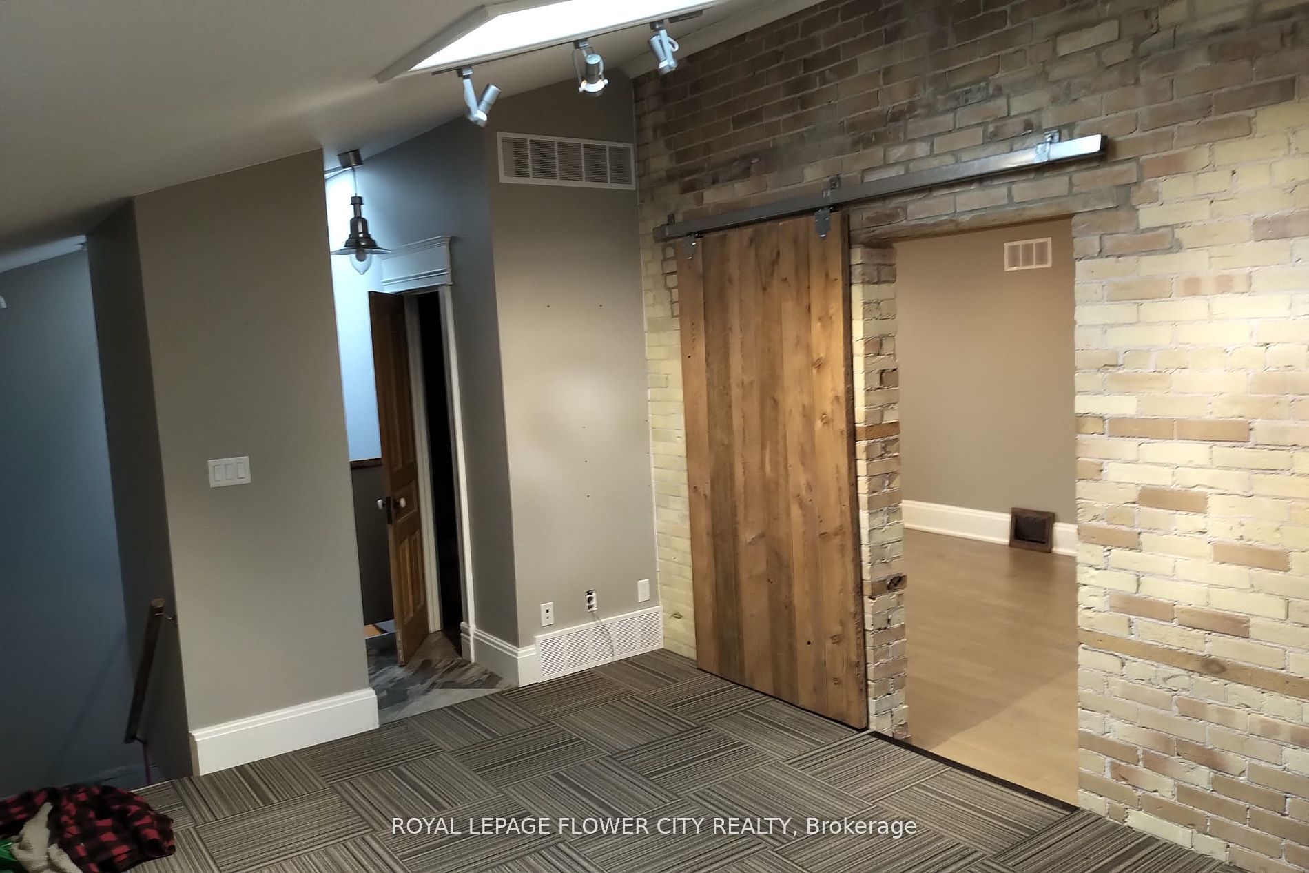 45 Princess St E