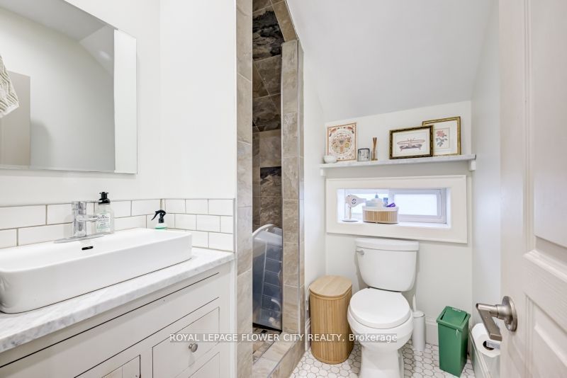 45 Princess St E