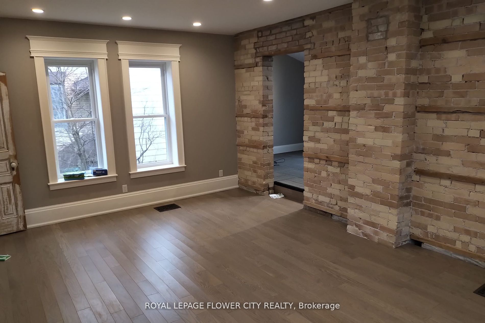 45 Princess St E