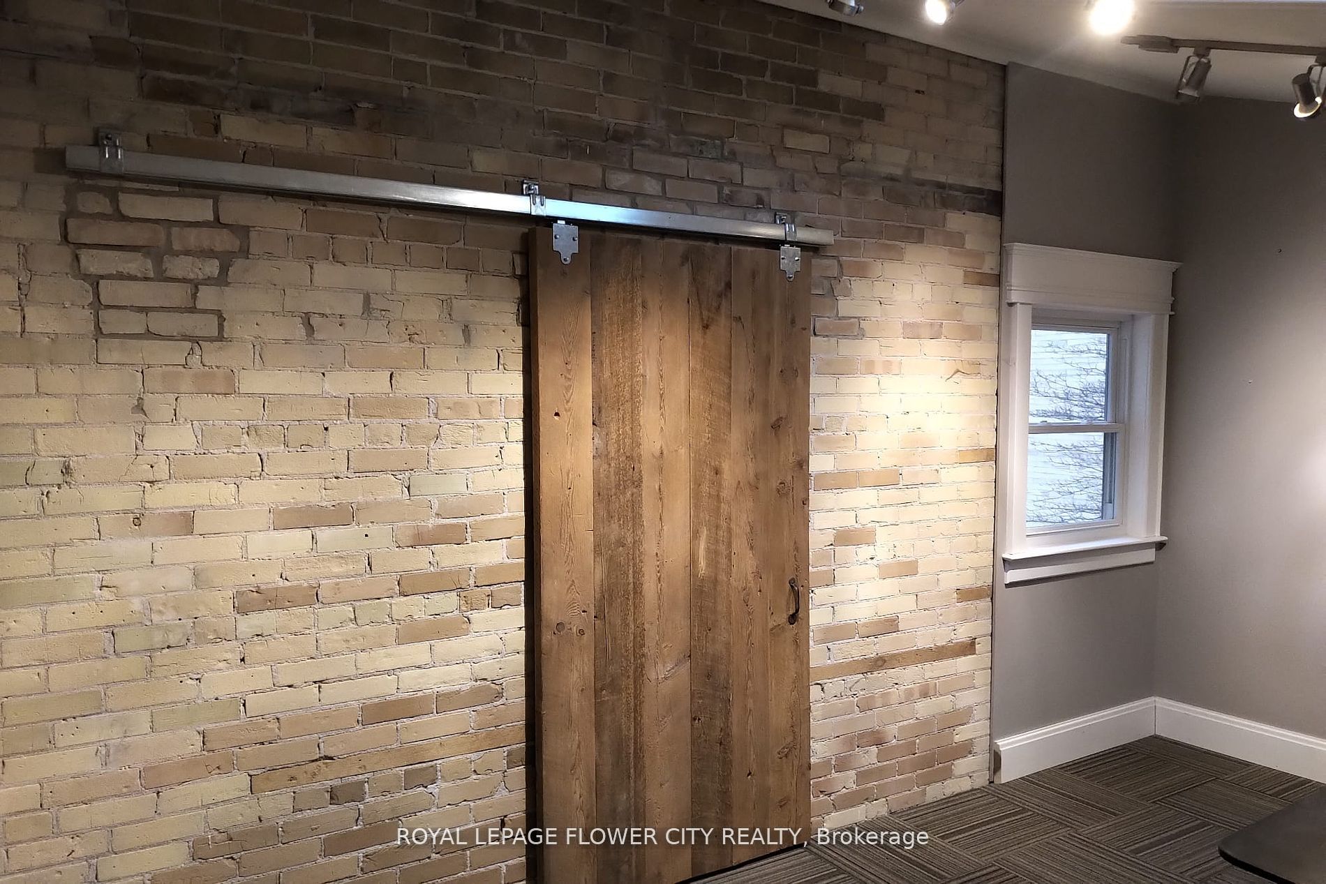 45 Princess St E