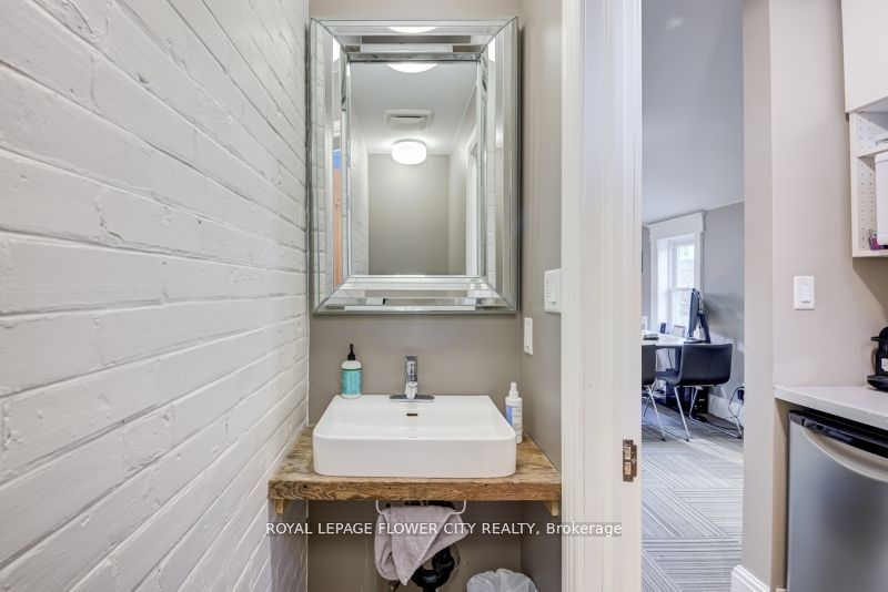 45 Princess St E