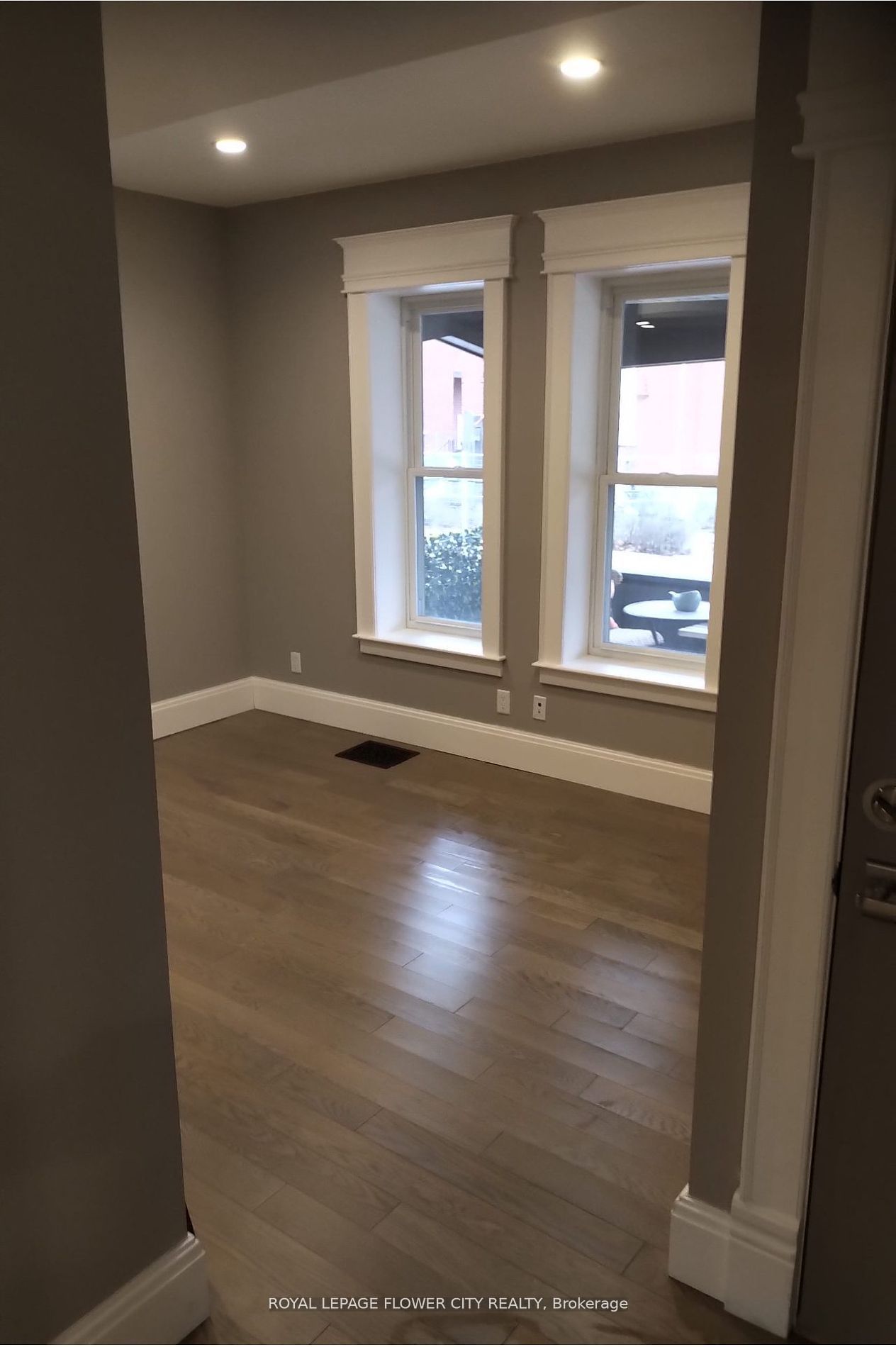 45 Princess St E