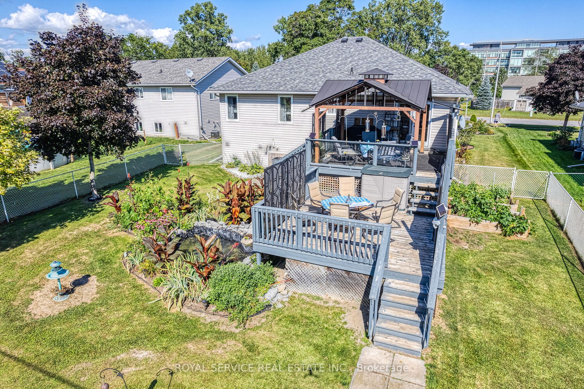 96 Fraser Dr