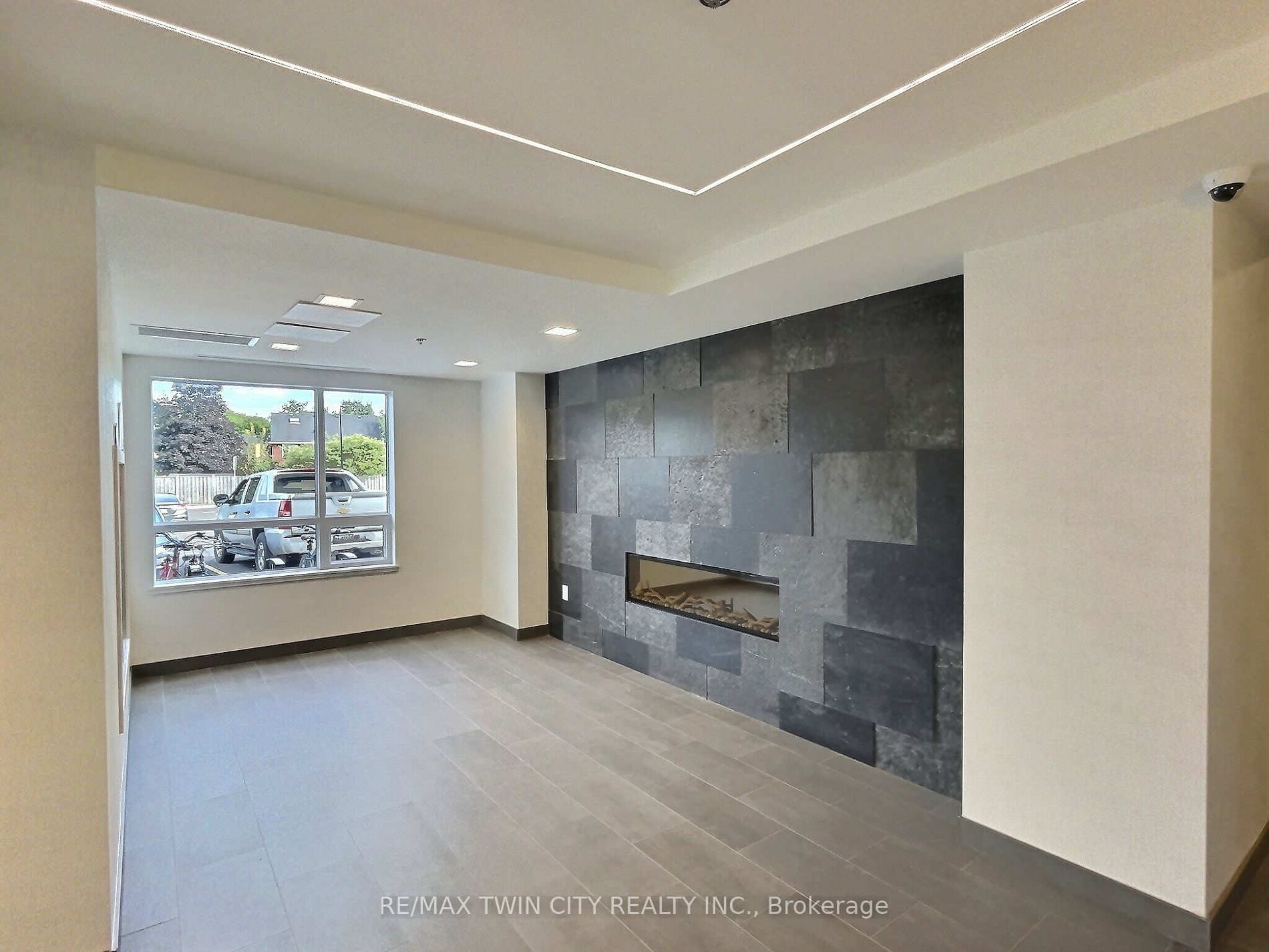 243 Northfield Drive E, #511