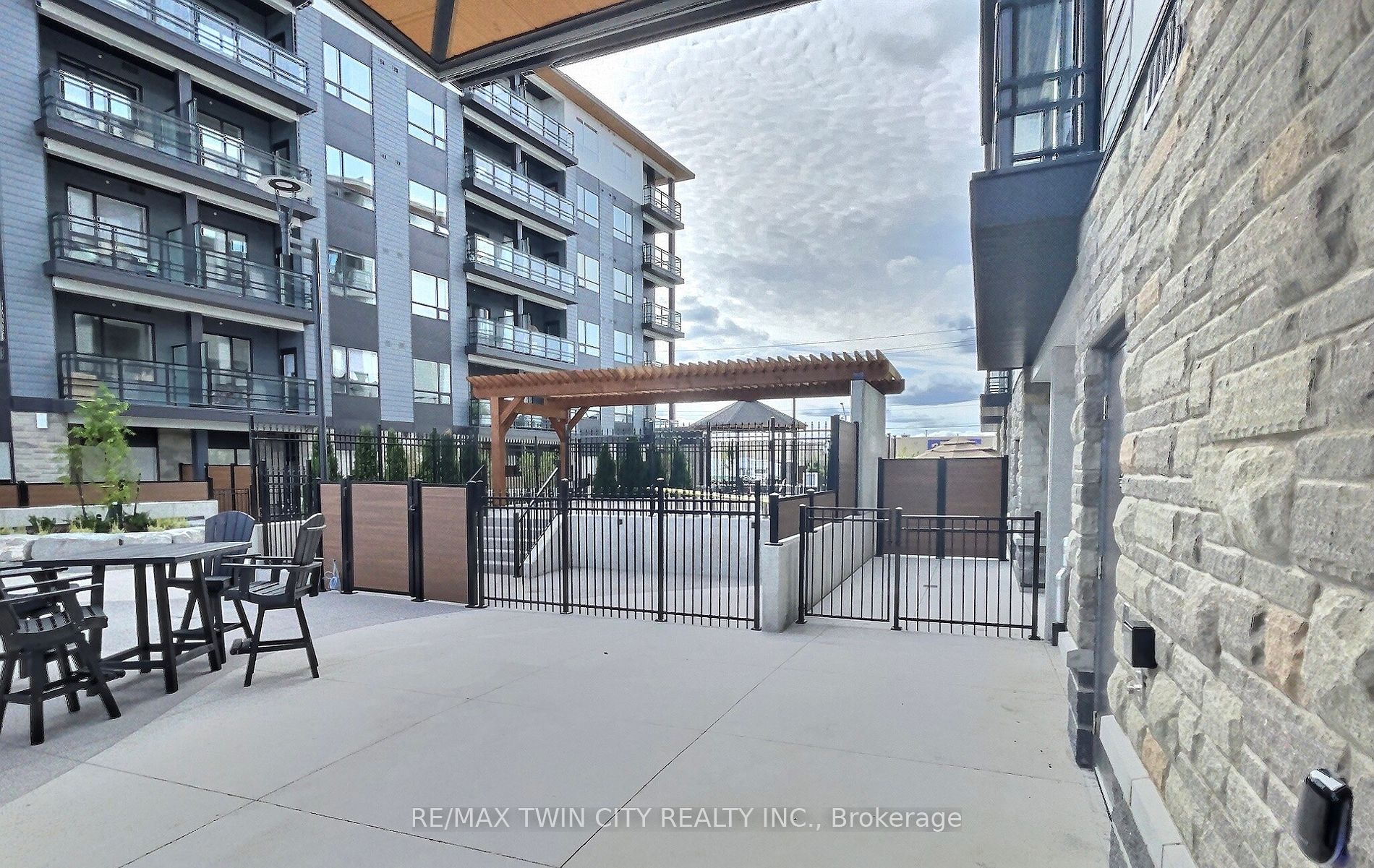 243 Northfield Drive E, #511
