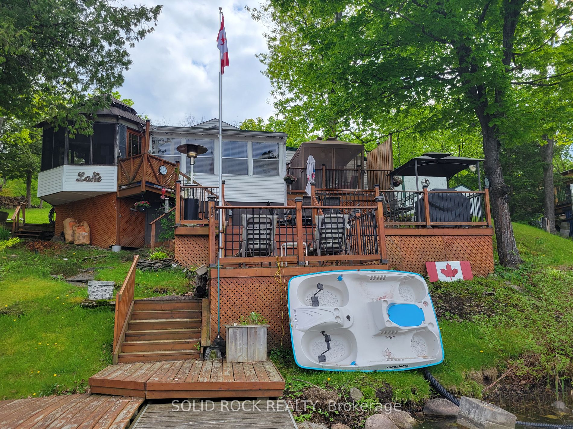 82 Canal Road