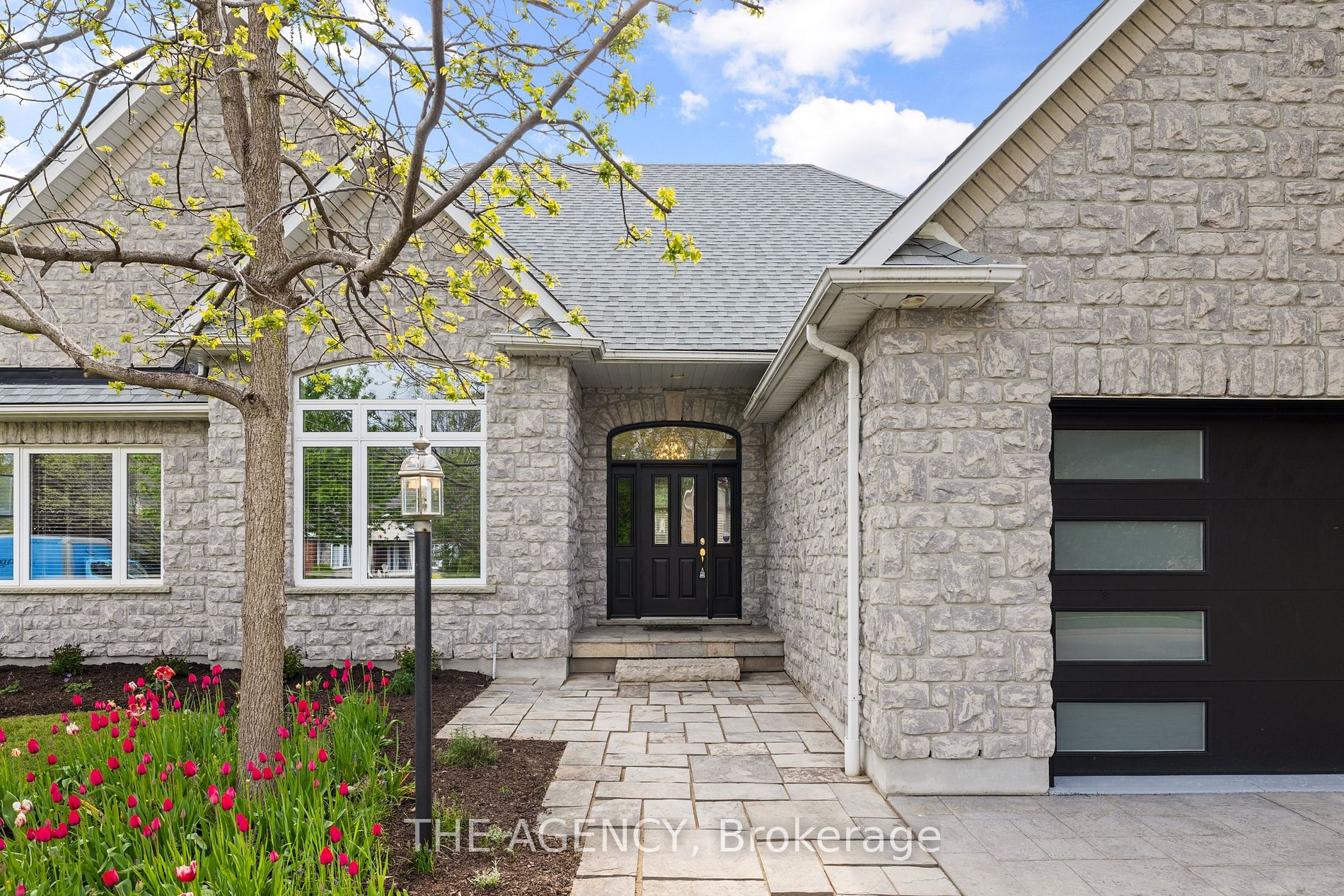 15 Pioneer Ridge Dr