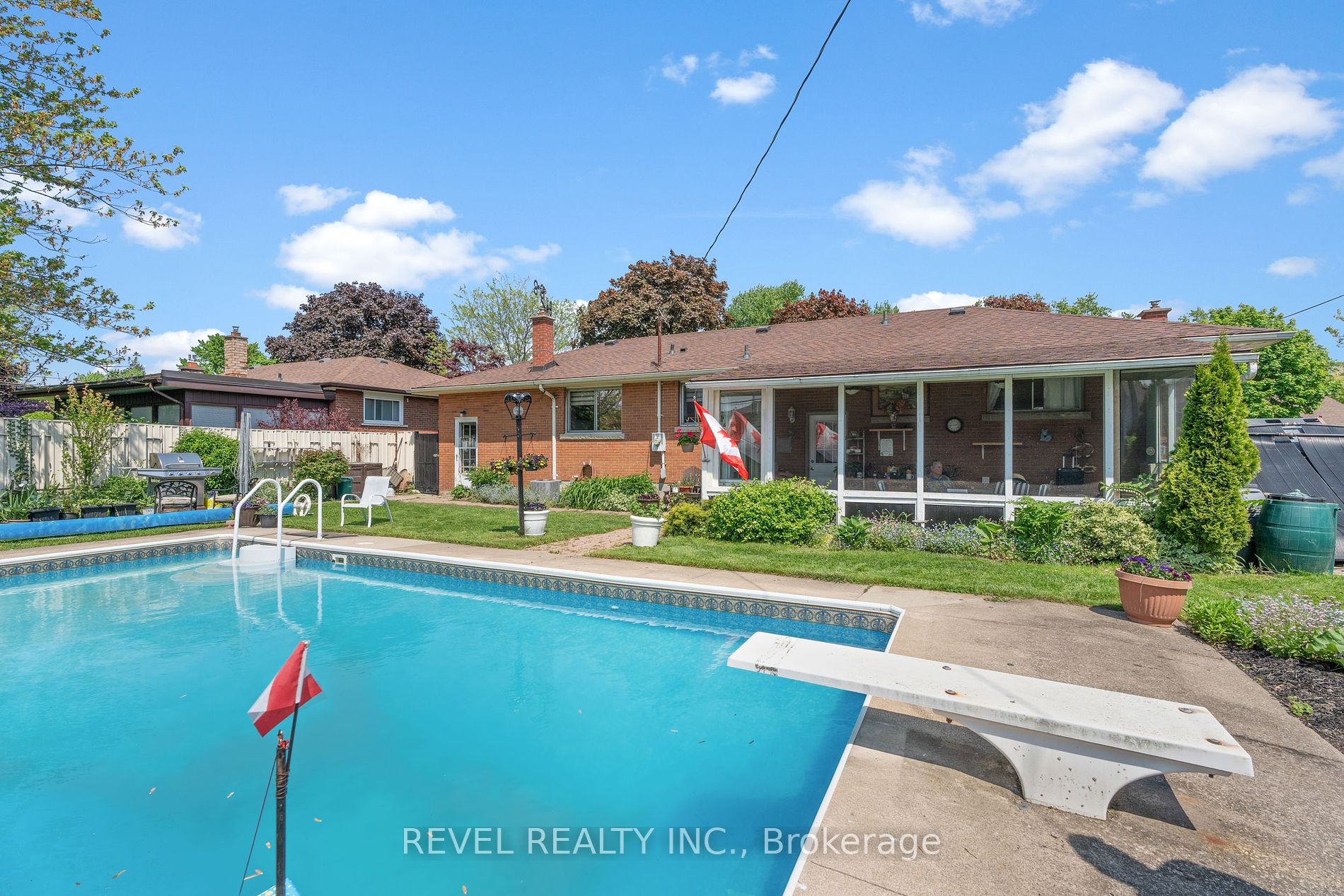 21 Westmount Crescent