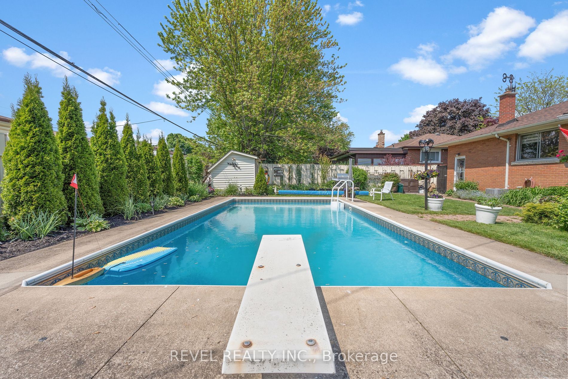 21 Westmount Crescent