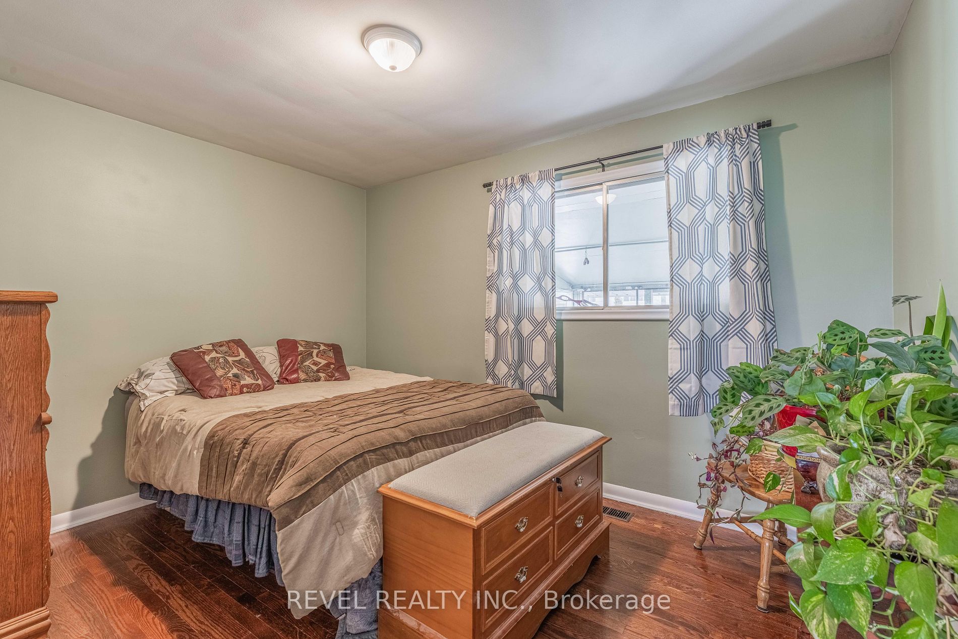 21 Westmount Crescent