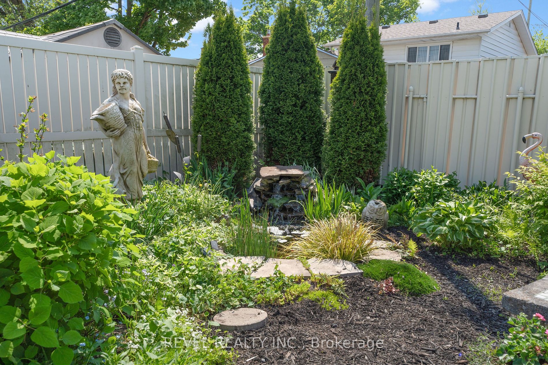 21 Westmount Crescent