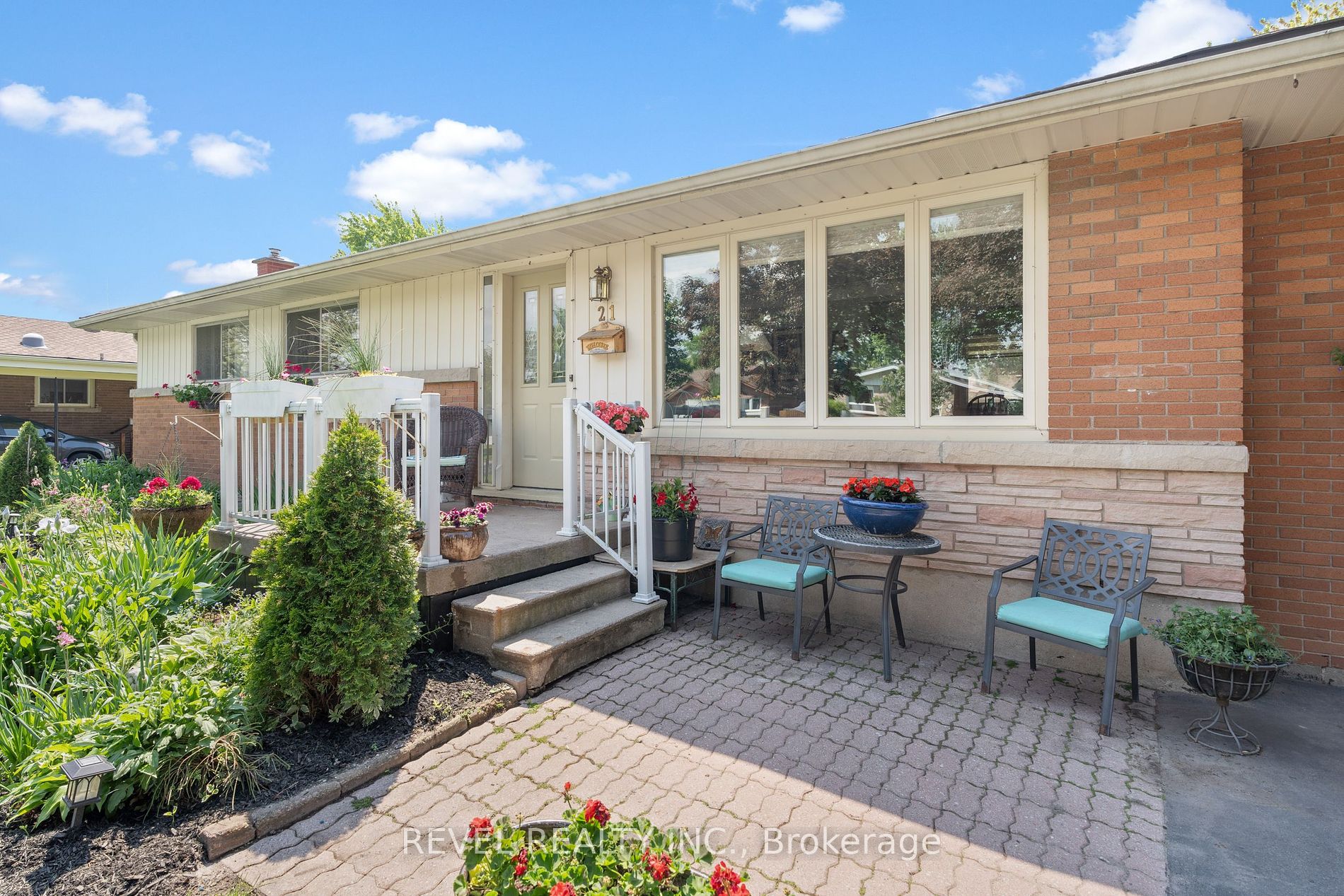 21 Westmount Crescent