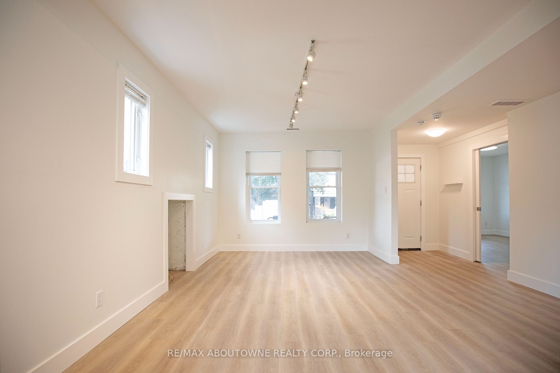 49 Fairleigh Ave S