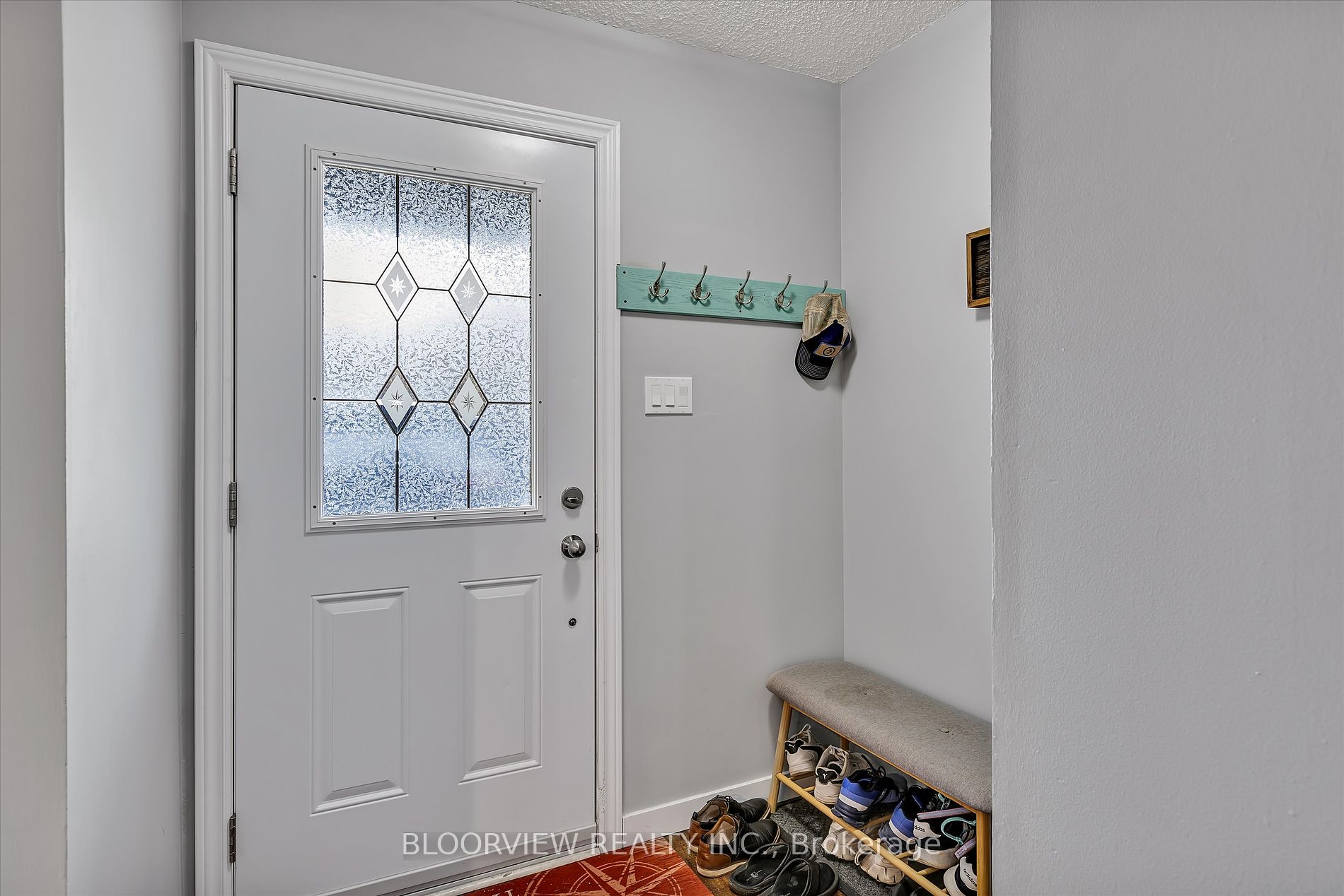 1673 Applewood Crescent