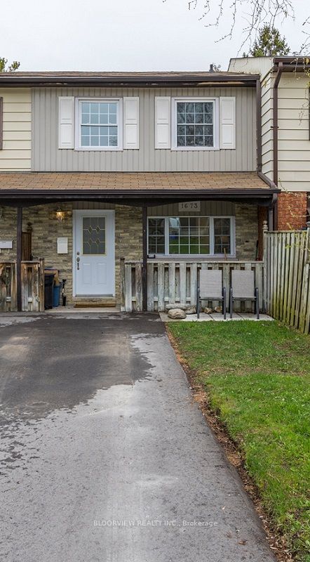 1673 Applewood Crescent