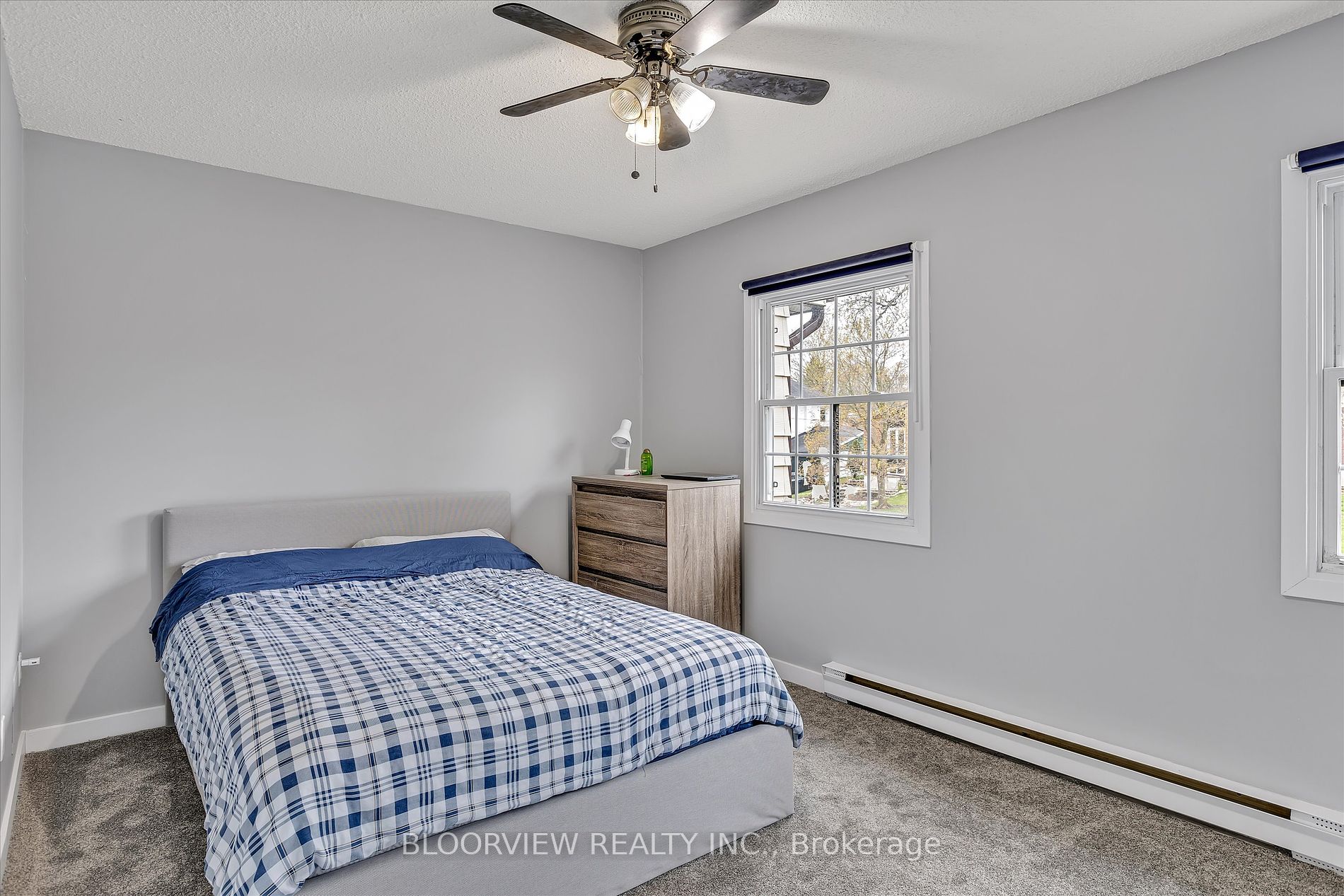 1673 Applewood Crescent