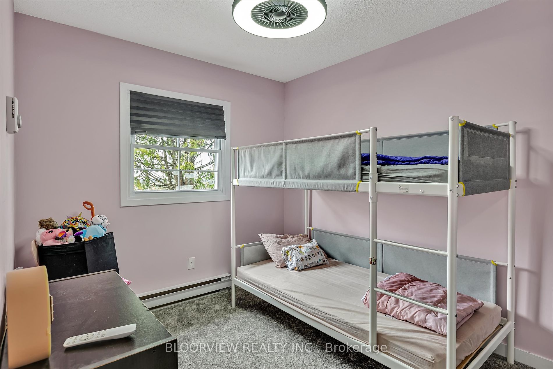 1673 Applewood Crescent