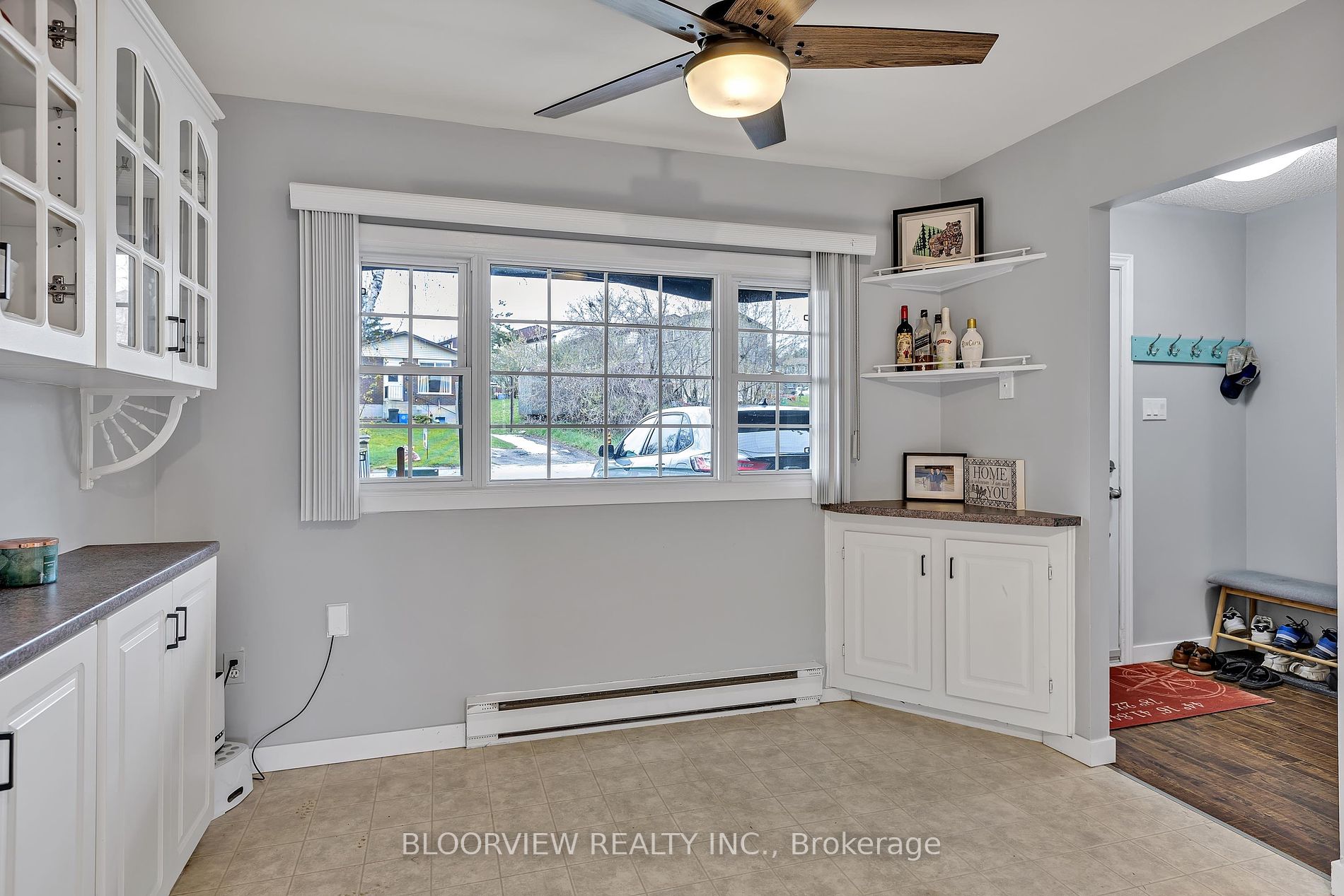 1673 Applewood Crescent