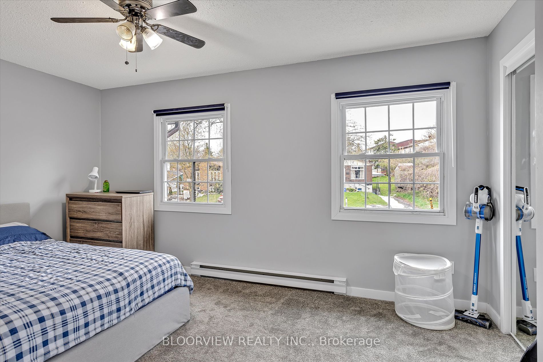 1673 Applewood Crescent