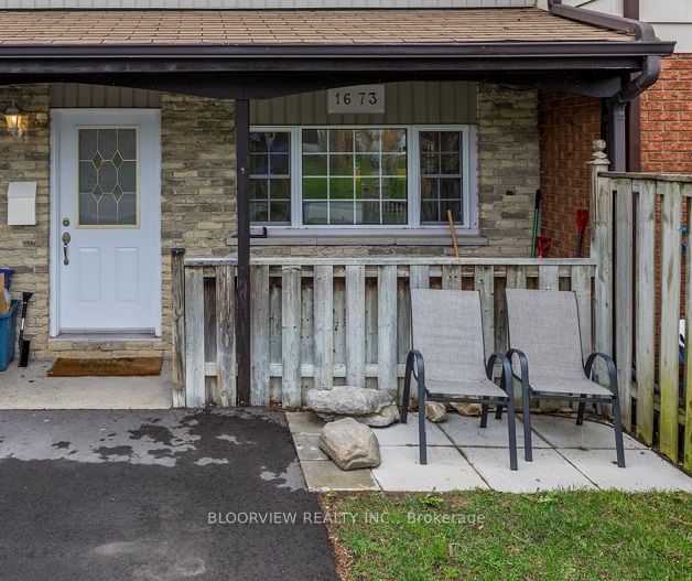 1673 Applewood Crescent