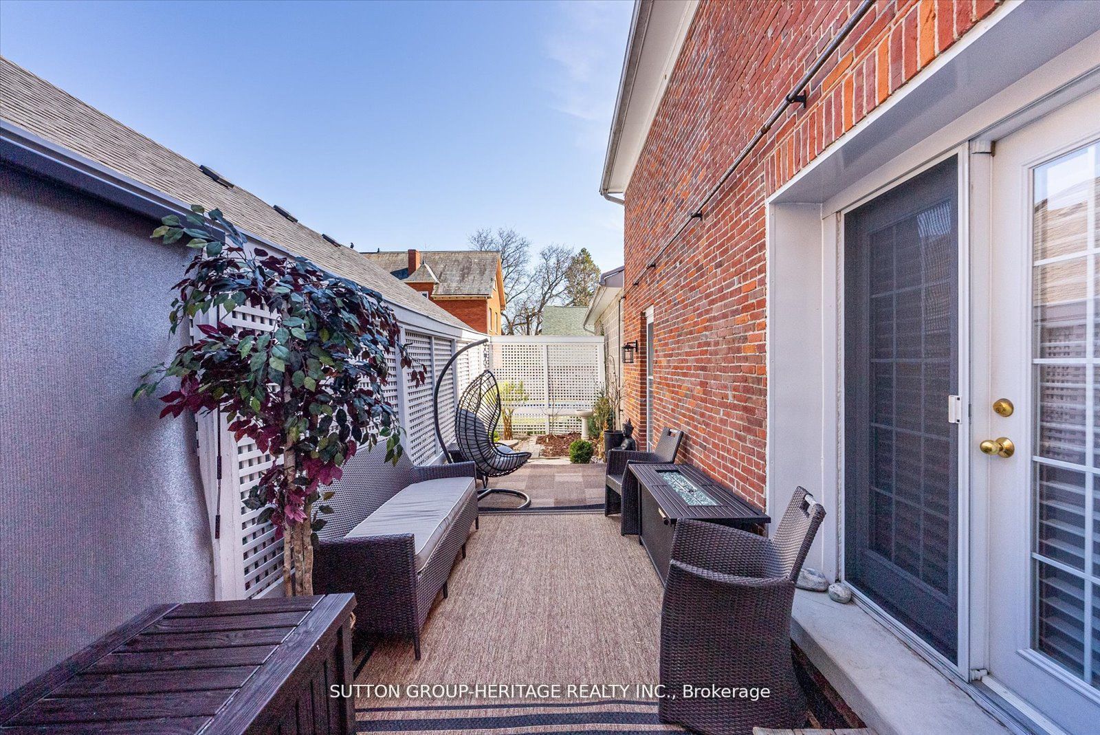 99 Bridge Street E #5