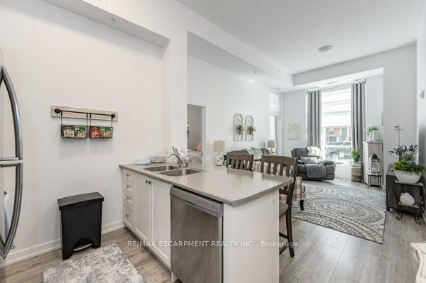 81 Robinson St, #103