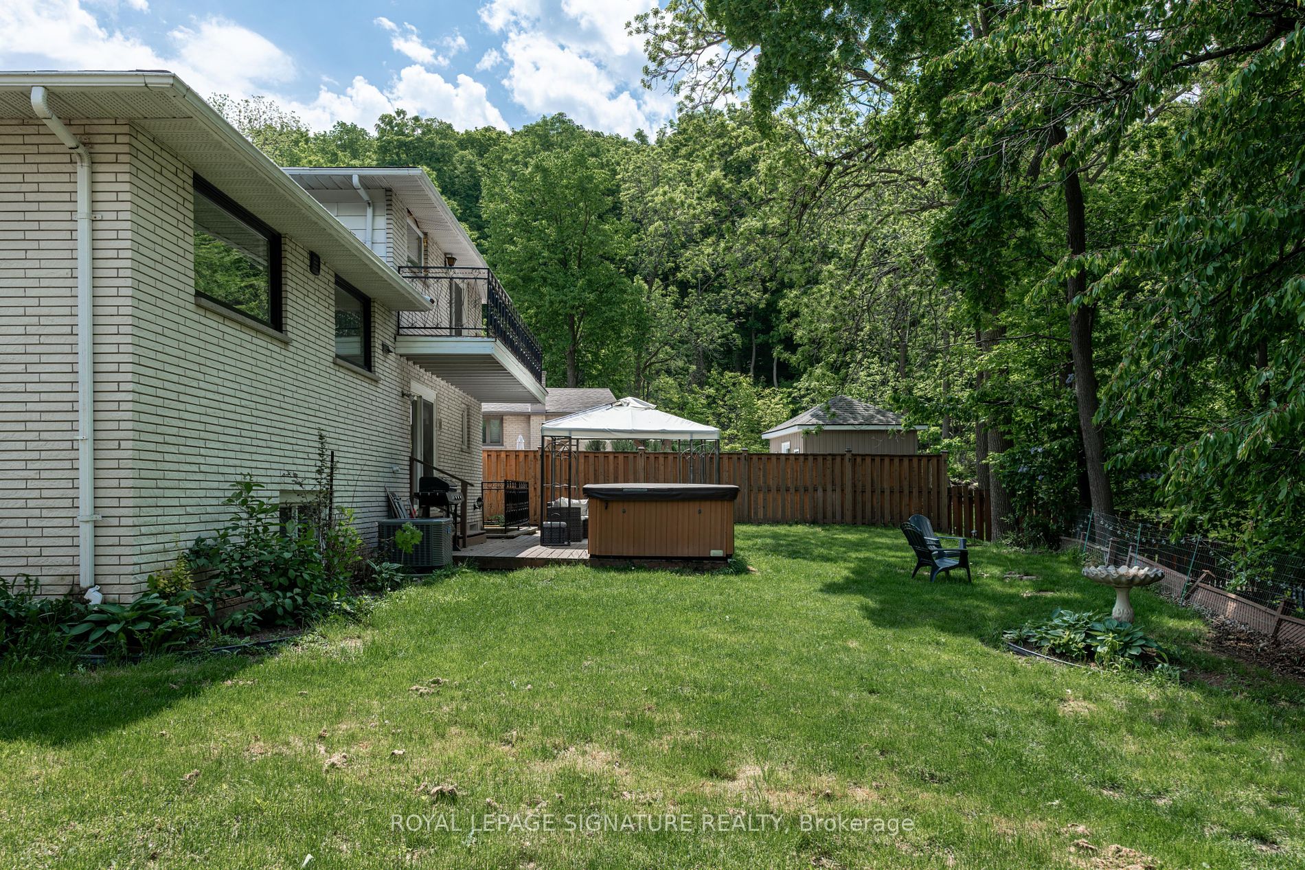 9 Leslie Drive