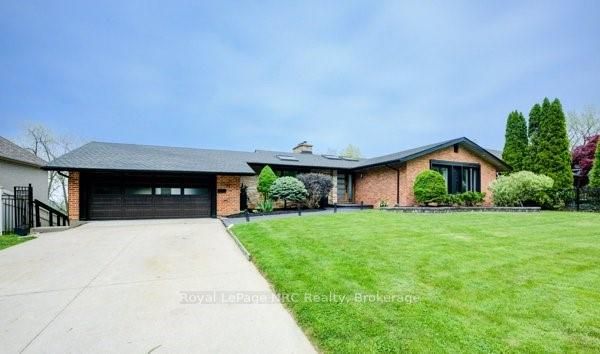33 Leslie Dr