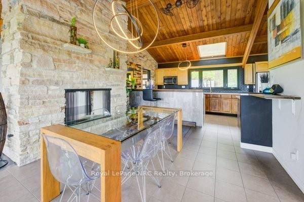 33 Leslie Dr