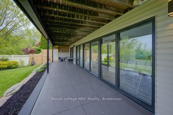 33 Leslie Dr