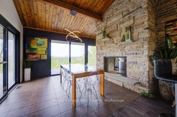 33 Leslie Dr
