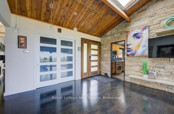33 Leslie Dr
