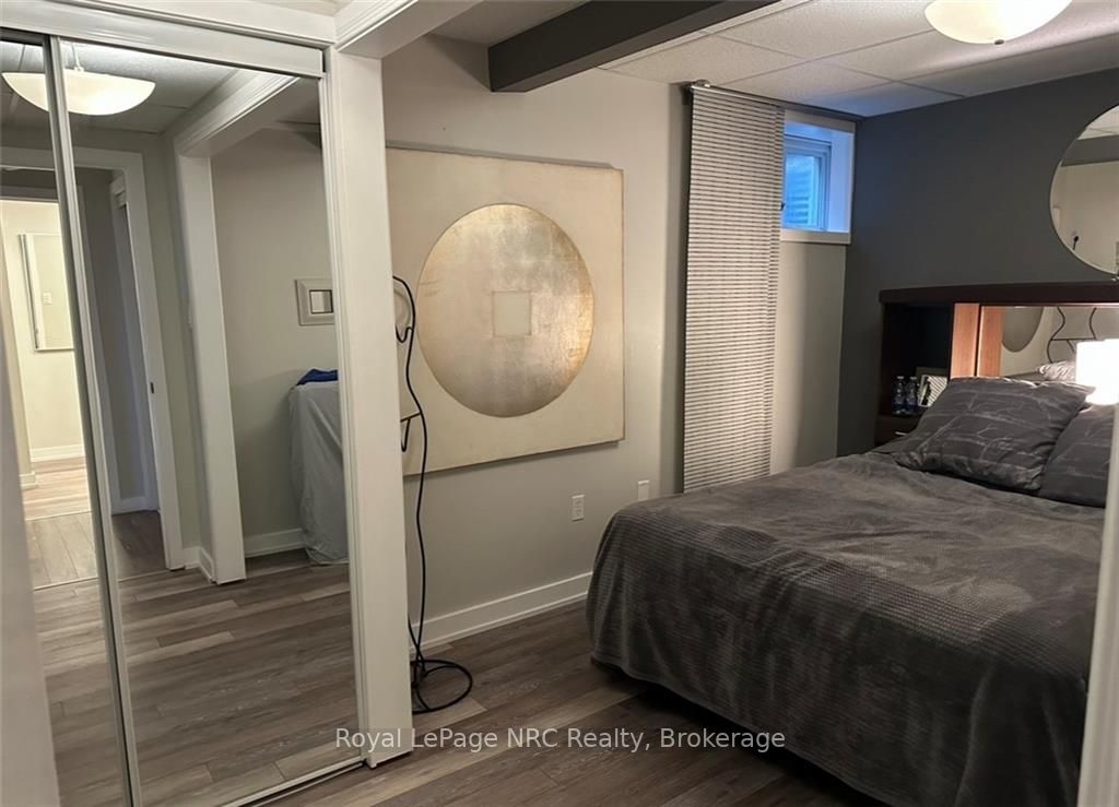 33 Leslie Dr