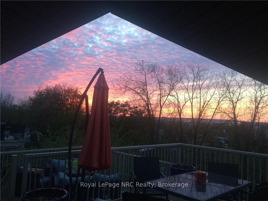 33 Leslie Dr