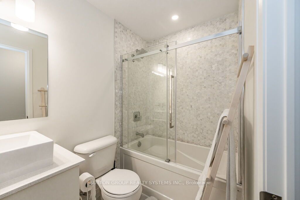 108 Garment St, #404