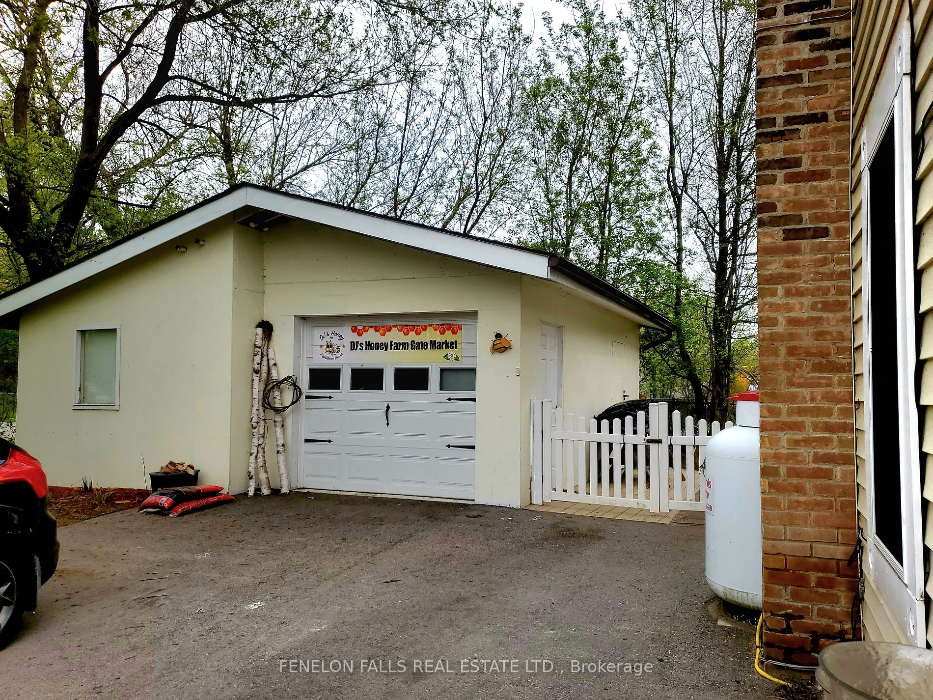 3472 Monck Road