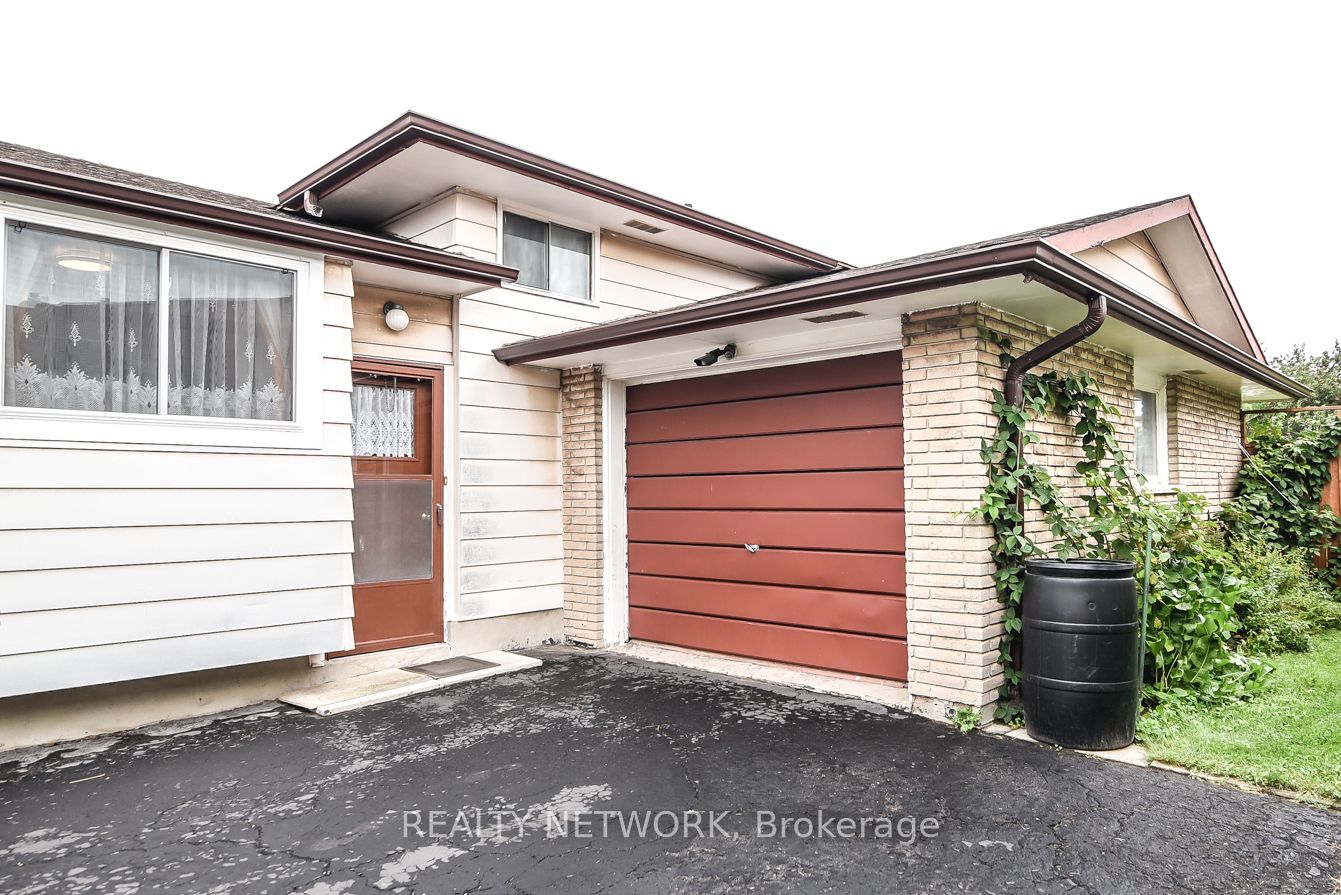 87 Roehampton Ave